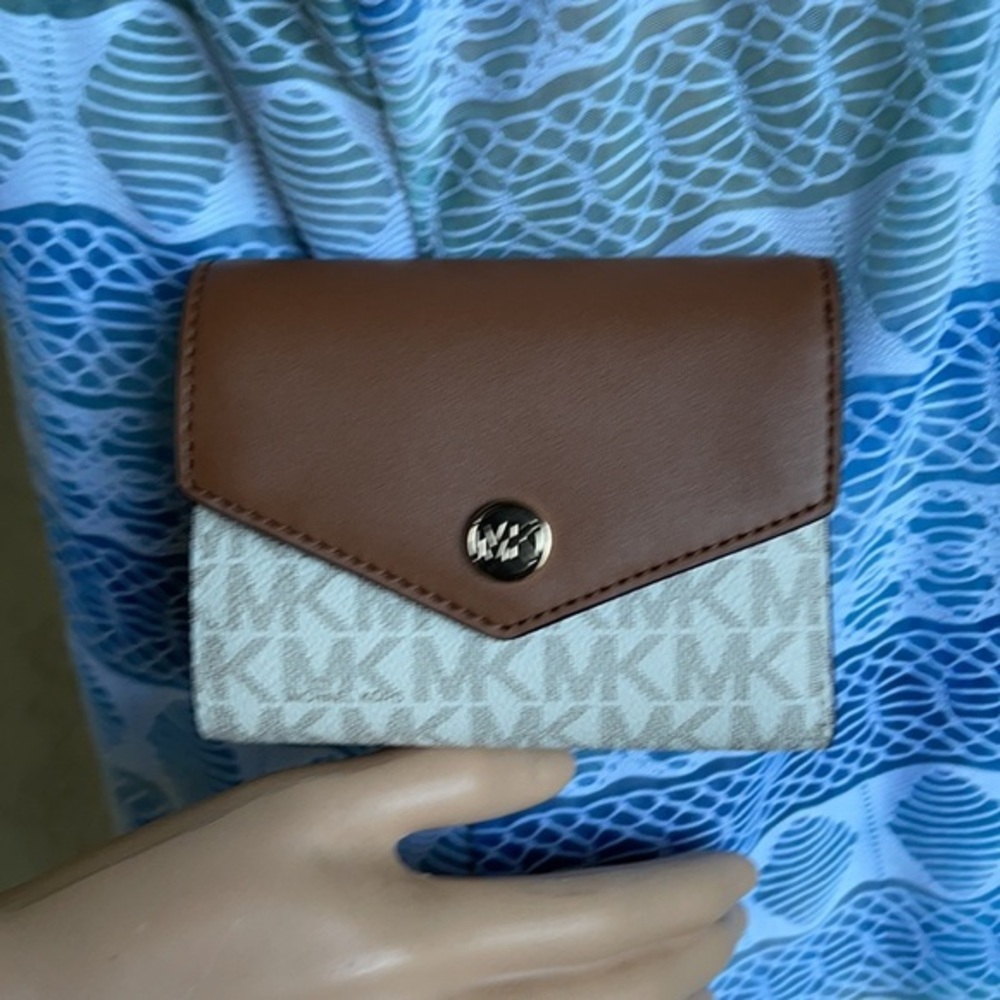 Michael Kors Medium flap Bifold Wallet